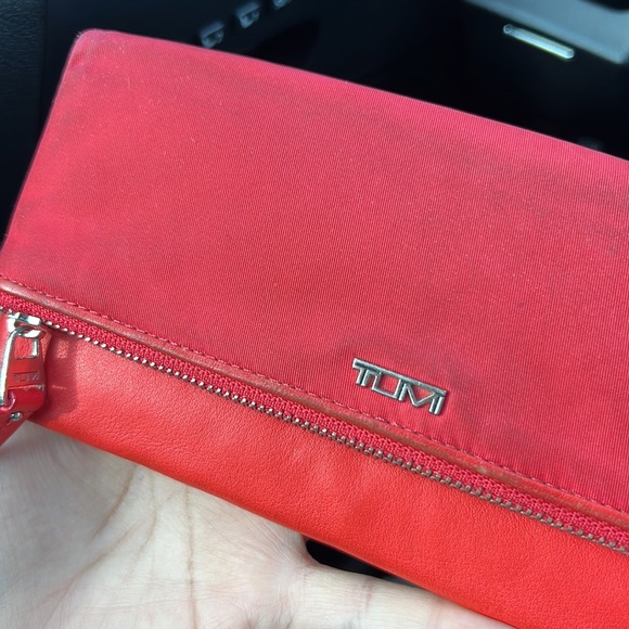 FLASH SALE Tumi Red 2 in 1 Large Wallet - Picture 2 of 9